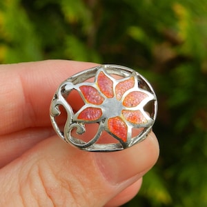 Georgischer Cloisonne Emaille Ring, rosa Blumen Ring, rosa Emaille Ring, Einzigartiger Statement Schmuck, Tbilisi Geschenk Shop, Tbilisi Souvenir, Georgien