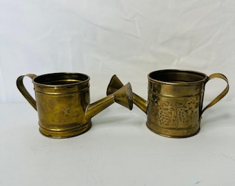 Juego de 2 mini regaderas de latón vintage con relieve de vid, decoración de la India, 8,9 cm (3,5 pulgadas)