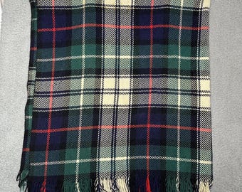 Manta de viagem Talisman Scotland em lã, modelo Dress Mackenzie, xadrez tartan com franjas.