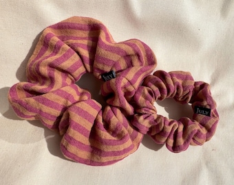 Scrunchie aus Musselin, Streifen Dunkelrosa Senf, in 2 Größen