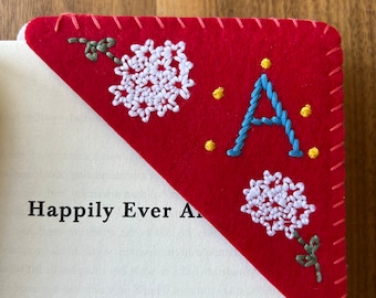 Personalized Gift for Mom -  Hand Embroidered Corner Bookmark - 26 Letters Daisy Flower - Felt Backing Corner Bookmark - Labor Day