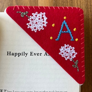Personalized Hand Embroidered Corner Bookmark 26 Letters and 4 Seasons Felt Triangle Page Stitched Corner Bookmark Mothers Day Gift Red