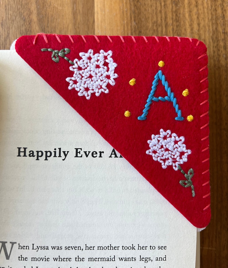 Personalized Hand Embroidered Corner Bookmark 26 Letters and 4 Seasons Felt Triangle Page Stitched Corner Bookmark Mothers Day Gift Red