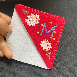 Personalized Hand Embroidered Corner Bookmark - 26 Letters - Daisy Flower - Full Felt Triangle Page Stitched Corner Bookmark