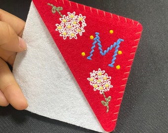 Personalized Hand Embroidered Corner Bookmark - 26 Letters - Daisy Flower - Full Felt Triangle Page Stitched Corner Bookmark