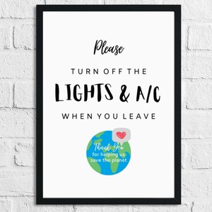 Puede incluir: Un cartel blanco con texto negro que dice "Por favor, apague las luces y el aire acondicionado al salir."  Una imagen de dibujos animados de la Tierra con un globo de diálogo que dice "Gracias por ayudarnos a salvar el planeta."  La Tierra es verde y azul con un corazón rojo en el globo de diálogo.