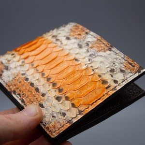 Cartera de cuero de serpiente, cartera de piel de serpiente, cartera personalizada para hombres, billetera bifold para hombres, billetera en relieve, regalo de aniversario para el marido