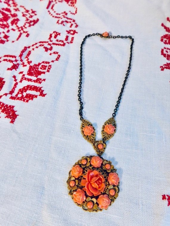 Sweet Vintage 40s 50s Coral Celluloid & Brass Fili