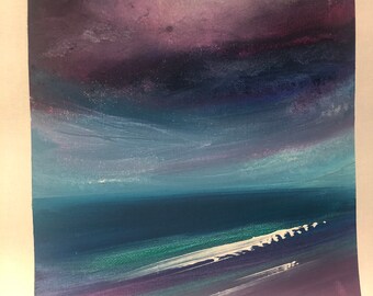 Op de afbeelding: Abstracte schildering van een stormachtig zeelandschap met een donkerpaarse en blauwe lucht en een witte golf die op de oceaan breekt.