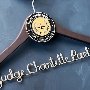 Personalized Hanger for Judge, Gift for Lawyers, Personalized Gift for Judge, Retirement Gift, Investiture Ceremony Gift, Lawyers Hanger