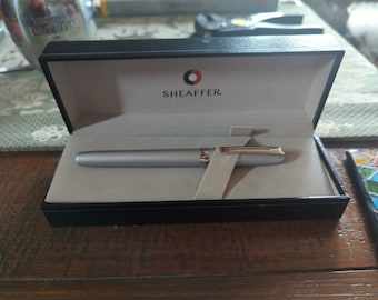 S***Oferta solo esta semana***Bolígrafo Sheaffer de punta redonda en plata mate con caja en buen estado