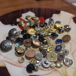 Bottoni in metallo vintage, cucito, artigianato, creazione di cartoline di tappezzeria e artigianato
