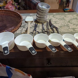 A Set of 6 Vintage Kitchen Liquid Measures