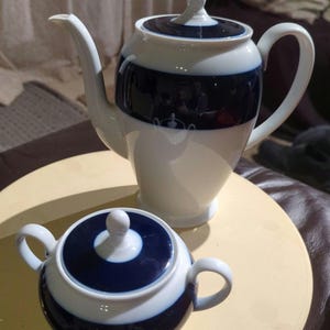 Cafetière et sucrier allemand Rosenthal en deux pièces, collection Classic Rose