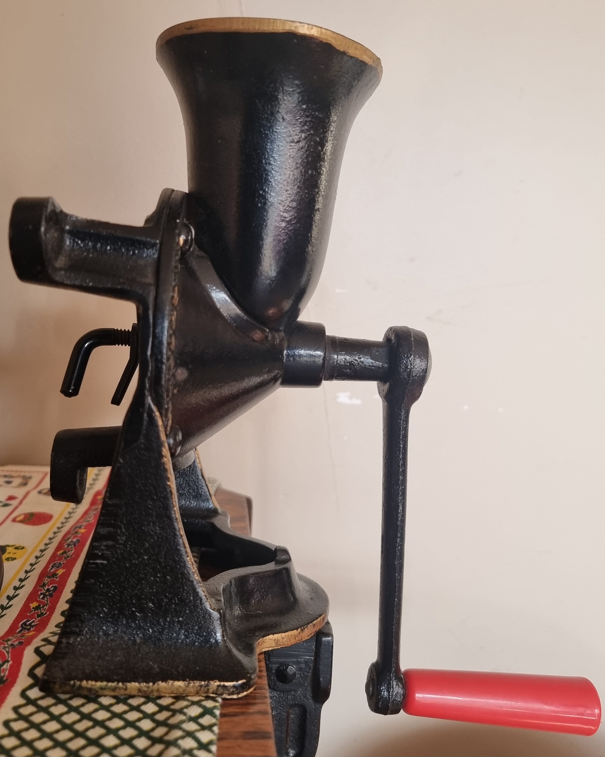 Vintage Spong & Co Ltd Black and Gold Cast Iron No 2 Coffee Mill
