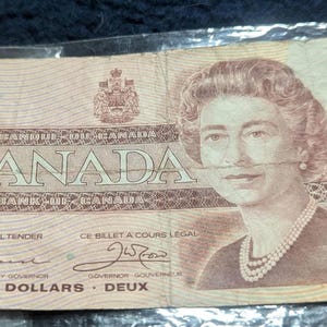 Vintage 1986 Canadian 2 Dollar Note