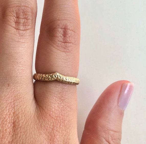 Chevron Wedding Ring with Baguette Diamonds - V Baguette Ring