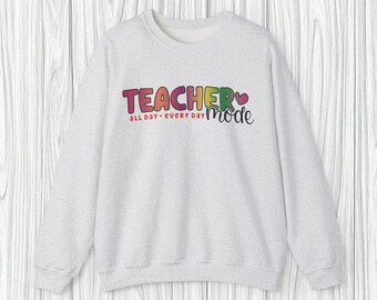 Sudadera para maestros / Diseño de corazón arcoíris para usar todo el día, todos los días / Regalo ideal para maestros y educadores / Ropa inspiradora