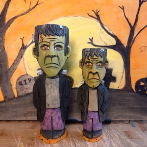 Figura del mostro di Frankenstein intagliata a mano in stile folk art, realizzata in legno di tiglio. Ora disponibile in dimensioni più piccole.