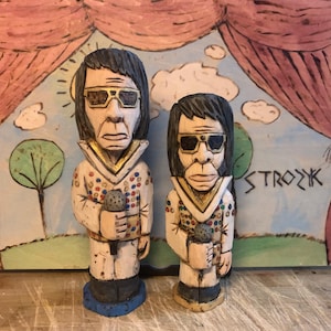 Intagliato a mano nel legno, il Re del Rock and Roll in persona, Elvis Presley. R.I.P.