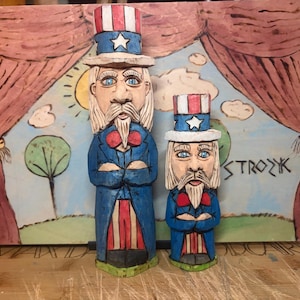 Statuetta in legno di tiglio raffigurante lo zio Sam, intagliata a mano in stile folk - Disponibile in 2 misure