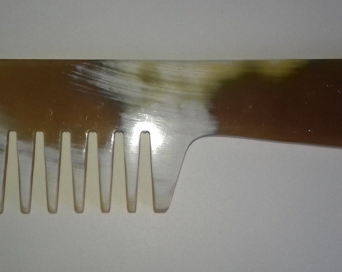 Horn comb for curly hair