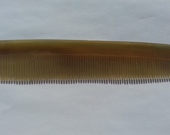 Fine-toothed horn comb