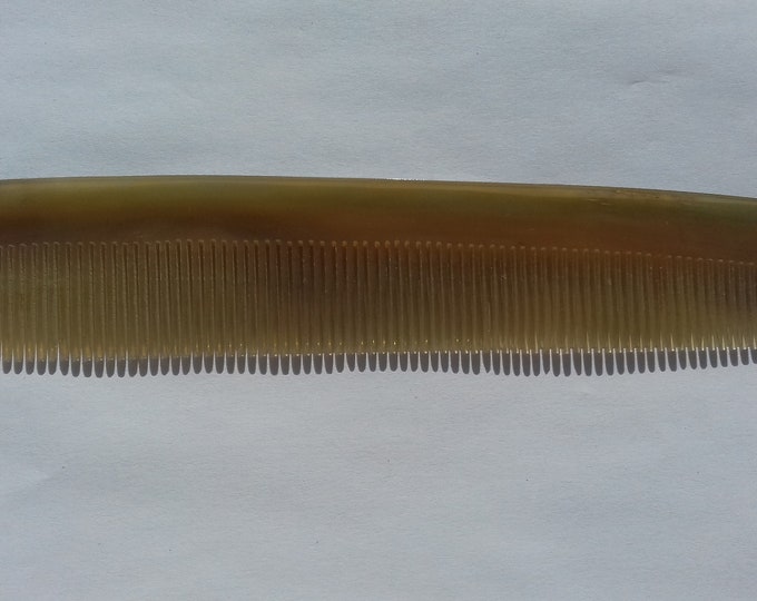 Fine-toothed horn comb