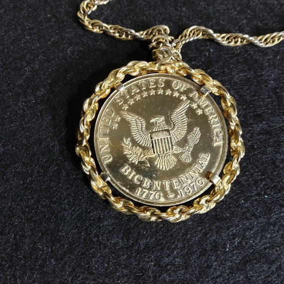 1976 Avon Goldtone Coin Pendant and Chain - image 3