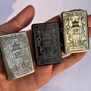 De toren tarotkaart gegraveerde aansteker, gegraveerde aansteker, tarotkaartgravure, koele aansteker, gouden tarotkaart, tarotkaartaansteker, aansteker