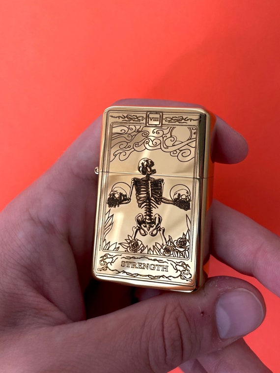 Stärke Tarot Karte graviert Feuerzeug, Feuerzeug mit Gravur, Tarot Karte  Gravur, cool Feuerzeug, personalisiertes Geschenk, Brautjungfern Feuerzeug  - .de