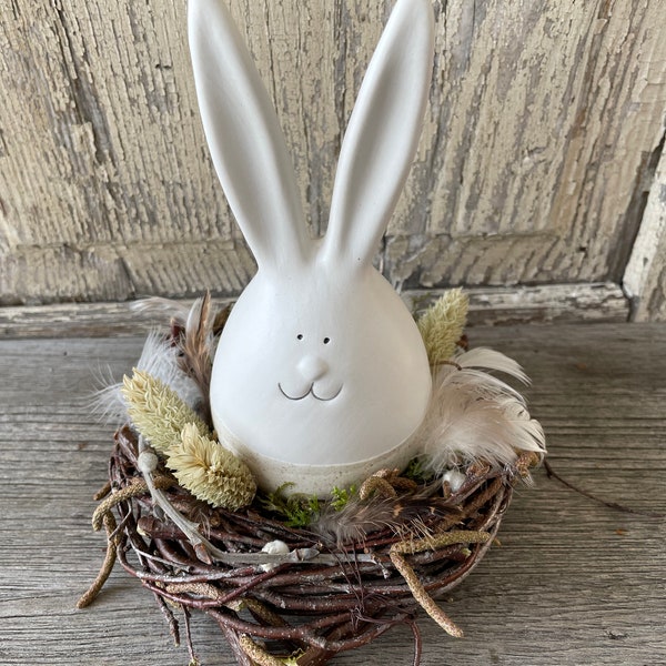 Osterdeko, Prozellanhase im handgebundenem Birkennest