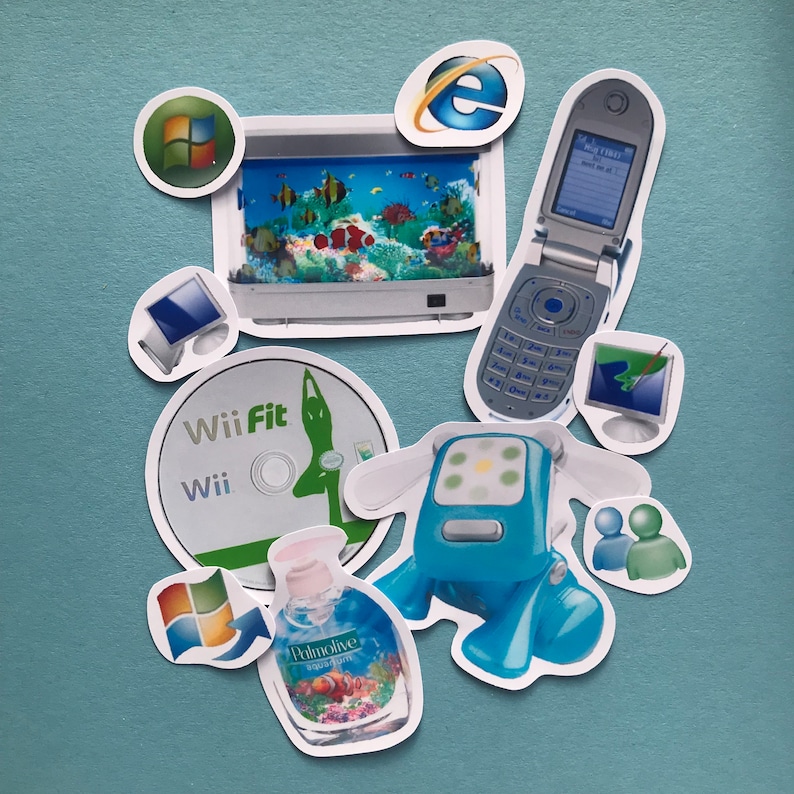 Puede incluir: Una colecci&oacute;n de pegatinas coloridas con varios iconos, incluyendo un acuario, un tel&eacute;fono m&oacute;vil, un videojuego, un ordenador y una botella de jab&oacute;n. Las pegatinas est&aacute;n sobre un fondo azul claro.