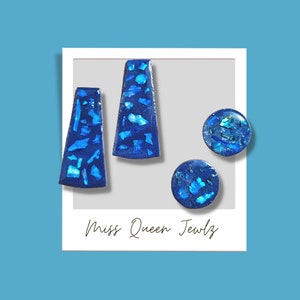 Blue sea shell fragment pearl stud earrings