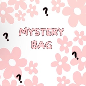 MYSTERY BOX, Boîte Mystère Personnalisée – Comprend un sac, un verre, une tasse, des autocollants, des porte-clés et plus encore – Cadeau unique et exclusif