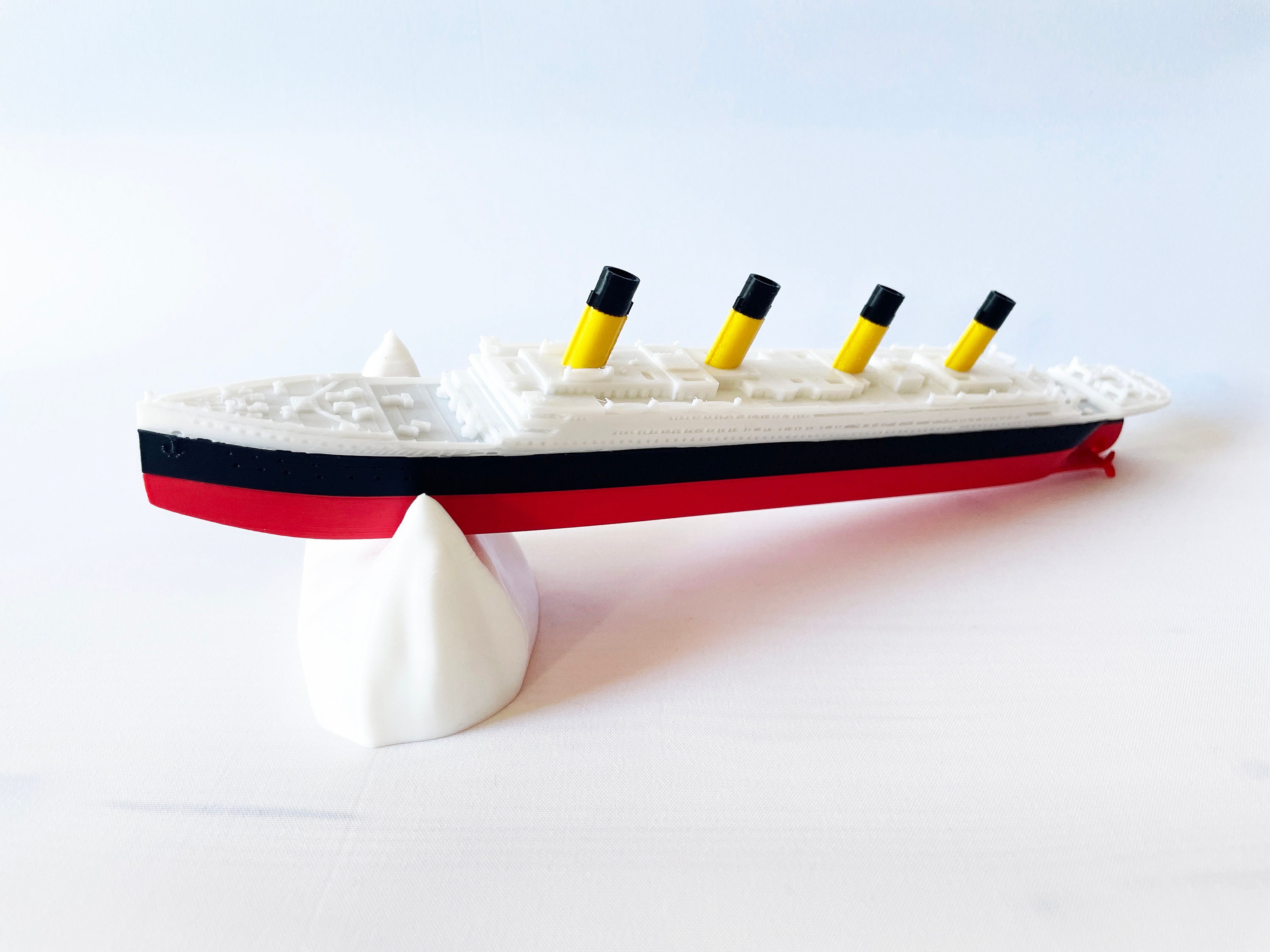 titanic sinking model toys