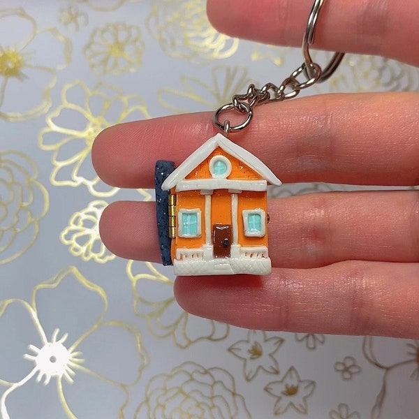 Tiny Dollhouse Keychain that even opens up! Miniature diorama, Cute gift idea, Unique gift for her