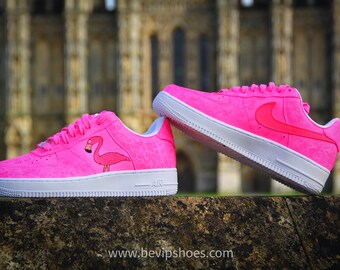 hot pink nikes womens