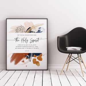 K&ouml;nnte beinhalten: Ein druckbares Wandbild mit abstrakten Aquarellformen in den Farben Pfirsich, Orange, Blau und Braun. Das Design zeigt den Text "BUT YOU WILL RECEIVE POWER WHEN The Holy Spirit COMES ON YOU AND YOU WILL BE MY WITNESSES IN JERUSALEM, AND IN ALL JUDEA AND SAMARIA AND TO THE ENDS OF THE EARTH. ACTS 1:8"