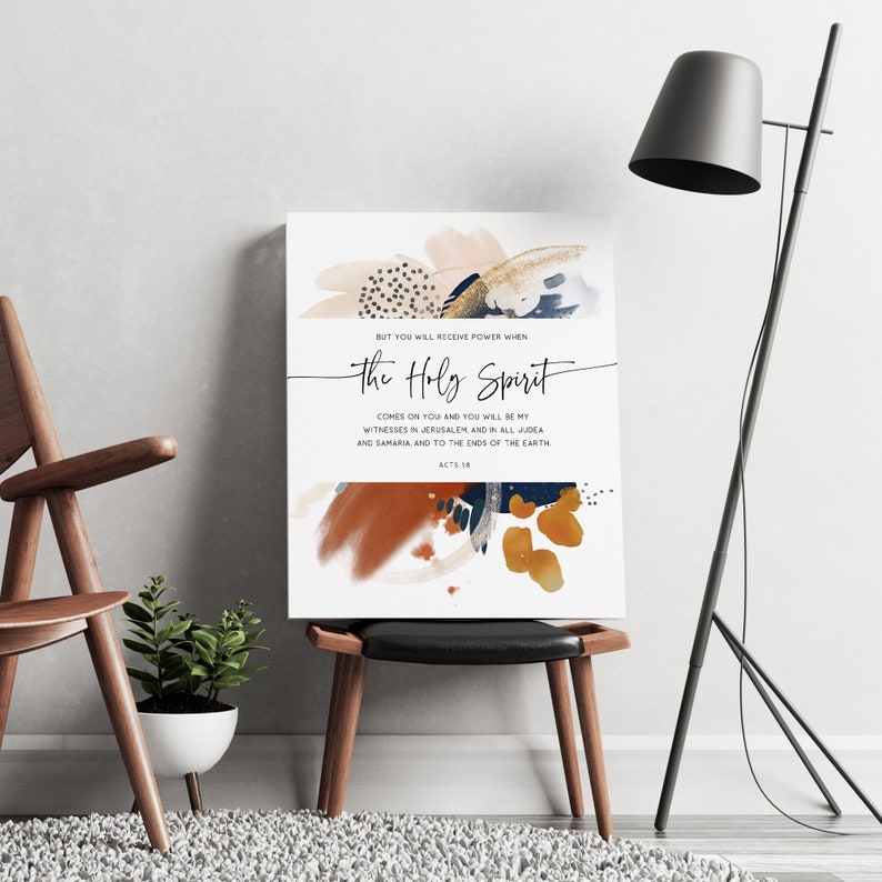K&ouml;nnte beinhalten: Ein druckbares Wandbild-Design mit abstrakten Aquarellformen in den Farben Rosa, Orange, Gelb und Blau. Der Text "BUT YOU WILL RECEIVE POWER WHEN THE HOLY SPIRIT COMES ON YOU AND YOU WILL BE MY WITNESSES IN JERUSALEM AND IN ALL JUDEA AND SAMARIA AND TO THE ENDS OF THE EARTH ACTS 1:8" ist in Schwarz gedruckt.