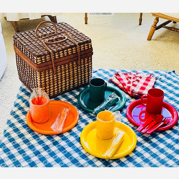 Vintage 1980s Handwoven Lacquered Fern Picnic Basket 20 Piece Bright Colorful Plastic Dinner Plates/Utensils/Cups/Cloth Napkins By Himark