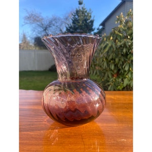 Vintage Amethyst Purple Spiral Pattern Flared Scalloped Edge Non-Flashed Blown Glass Vase 6&quot; Tall