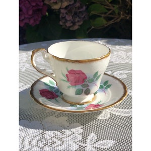 Vintage Paragon Fine Bone China By Appointment To Her Majesty The Queen England Req’d Teacup and Saucer Set