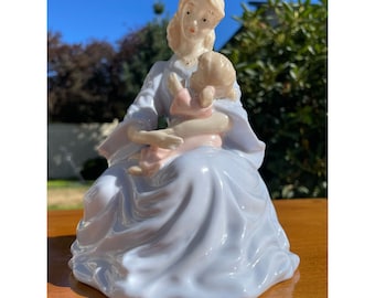 Vintage Mother & Daughter Child Porcelain Hand Painted Figurine Made In Japan