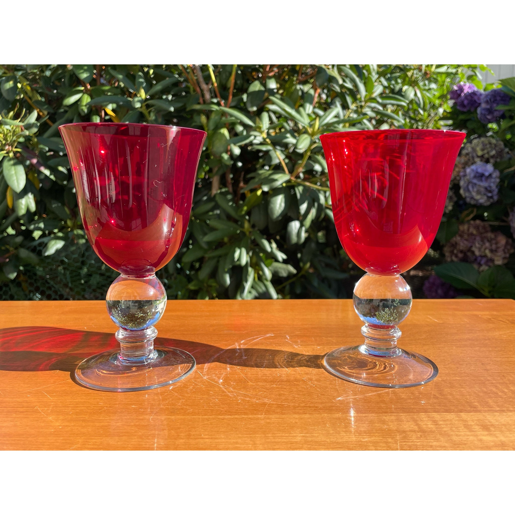 Copas de agua roja vintage con tallo de bola transparente Copas de