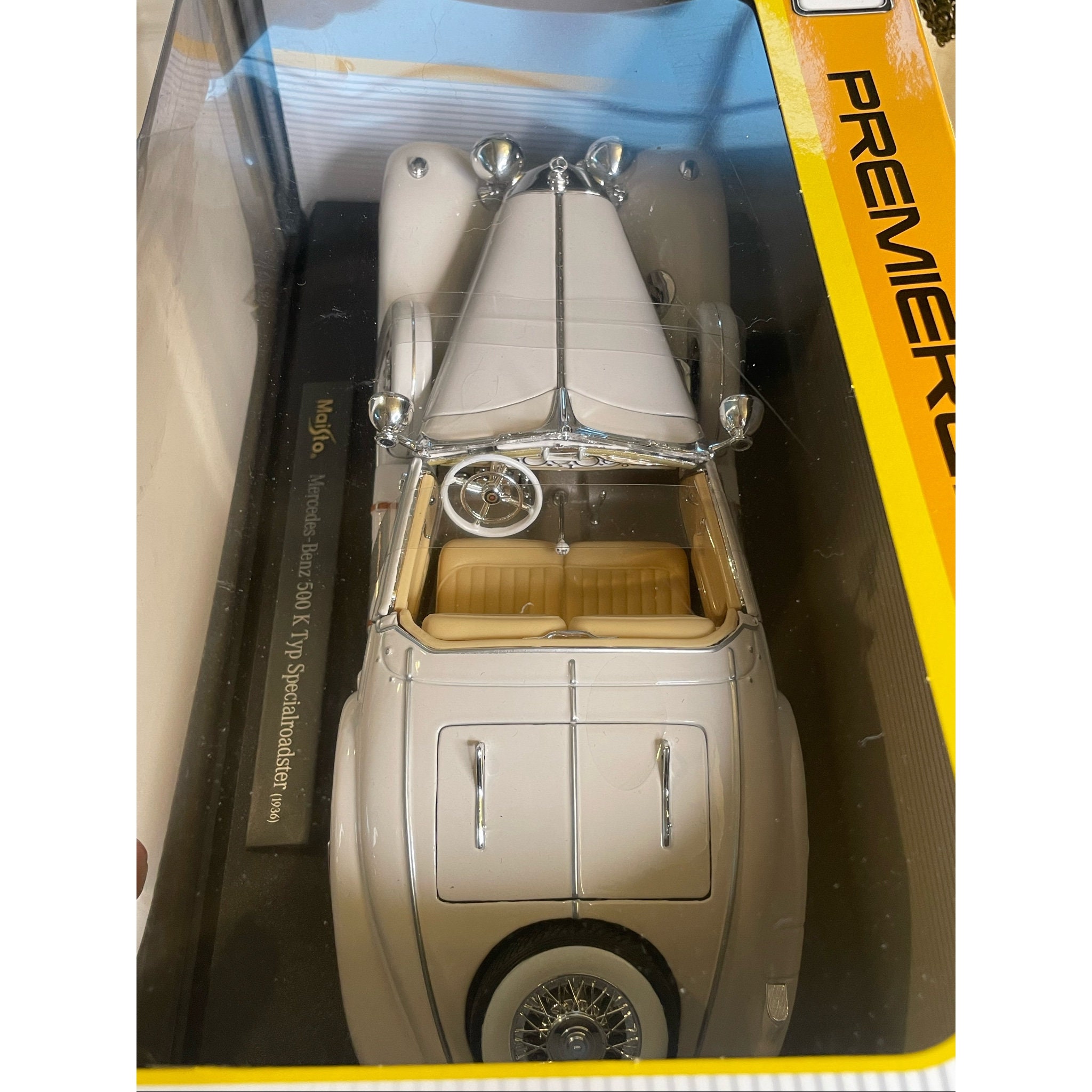 Maisto Premier Edition Car Model (1936) White Mercedes-benz