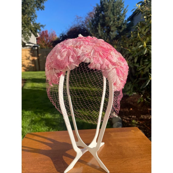 Vintage 1950s Clover Lane Juliet Hat – Pink Silk Flowers  display picture 1