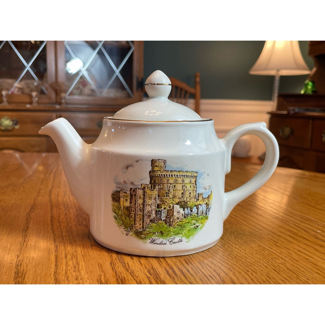 Vintage Sadler England Windsor Castle Cream Gold Trim Teapot British UK