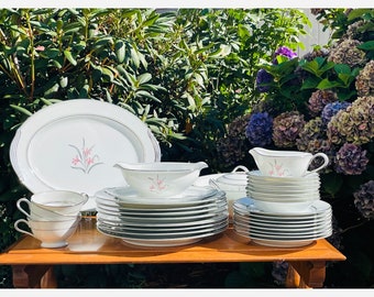 Vintage 1960s Discontinued Noritake Fine China KENT 5422/Pink Center Floral Green with Platinum Rigns/Dinnerwear Replacements/Made In Japan