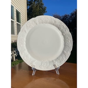 Vintage 1970s Indiana Glass Colony HARVEST GRAPE Pattern White Milk Glass Large Round Serving Platter Holiday Decor Charger